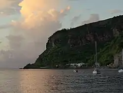 Coulibistrie von Batalie Bay aus gesehen.