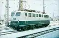 140 in ozeanblau-beige, mit Griffstangen und altem DB-Emblem in St. Ingbert (April 1981)
