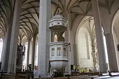 Kanzel im evg. Teil