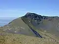 Blick vom Ostgipfel entlang des Gipfelgrats zum Hauptgipfel