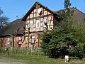 Bauernhaus mit Hahn