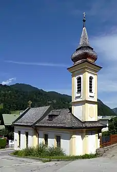Hilgerkapelle: li. von Südwesten (2017), re.(2012)