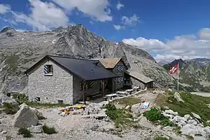 Die Albignahütte oberhalb des Albignasees