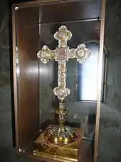 Heilig-Kreuz-Reliquiar in der Krypta