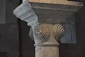 Kapitell mit Spiralen