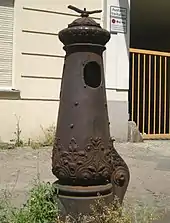 Reste des letzten Rohrbrunnens der Bauart Lohde in Berlin, vor dem Haus Wöhlertstraße 18, Zustand 2010