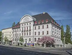Ehemaliges jüdisches Waisenhaus, heute Bibliothek und Schule