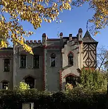 „Lilienthal-Burg“ im Neu-Tudorstil englischer Landhäuser