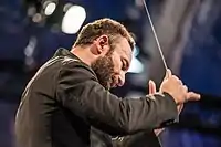 Kirill Petrenko dirigiert während des