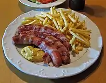Berner Würstel mit Pommes frites