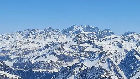 Gut ersichtlich: Das imposante Bernina-Massiv (für Annotationen der einzelnen Berge aufs Bild klicken).