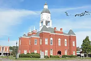 Berrien County Courthouse in Nashville (2015). Das Courthouse wurde im Jahr 1898 erbaut und ersetzte das erste, 40 Jahre zuvor erbaute Gerichts- und Verwaltungsgebäude des County. Im Dezember 1977 wurde es als erstes Objekt im County in das NRHP eingetragen.