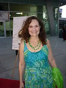 Beth Grant spielte Beverly Janoszewski