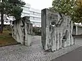 Betonbild 1968. Von Armin Hofmann (1920–2020). Bachmatten Schulhaus Reinach