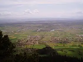 Bettlach von Norden mit der Aare im Hintergrund