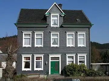 Schieferverkleidetes WohnhausZum Bilstein 2