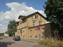 Empfangsgebäude, Straßenseite