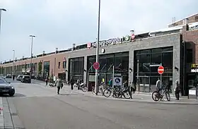 Empfangsgebäude von 2012,Südfront mit anschließendem Parkhaus