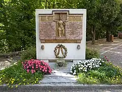 Gedenkstein in Biacesa für die bei den Kämpfen um die Rocchetta gefallenen Soldaten der Finanzwache