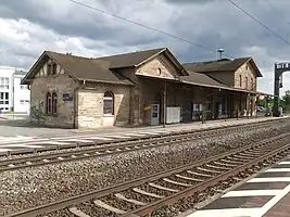 Empfangsgebäude Bickenbach (Bergstr) 2012, vor der Bahnsteigerneuerung