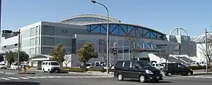 Die Nagano-shi Wakasato Tamokuteki Sports Arena von außen