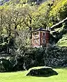 Grotto vor Kastanienwald