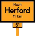 Bild d 2Ortstafel (Rückseite) – Beispieltafel von 1934, Richtung Herford (Entfernung: 11&nbsp;km), darunter die Fernverkehrsstraßen­nummern