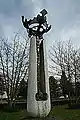 „Bildungssäule“ am Zugang zum Bildungszentrum Worms, Beton mit Alu-Kunstguss, ca. 9 m hoch, 1977