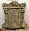 Grabstein von Isaac Jacobi: HIE RUHT IN GOTTH: ISAAC JACOBI GEWESER FORSTER ZU BITSTET, KRANICHFELD UND TONDORFF WELCH: ANNO 1684 D: 29. JULI SEEL ENTSCHL