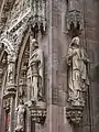 Blattmasken Westseite unter Ritter und Musikantin