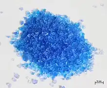Kieselgel (Blaugel) enthält als Farbindikator Cobalt(II)-chlorid (trocken = blau).