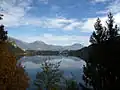 Blick von der Insel auf Bled und zur Burg
