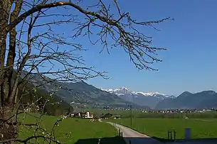 Blick auf Uderns von Süden