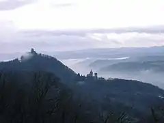 Drachenfels (links) vom Petersberg aus