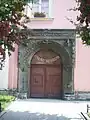 Das Portal eines früheren Ringhauses