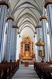 Mittelschiff zum Altar, „gotische“ Hallenkirche