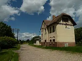 Empfangsgebäude und Vorplatz