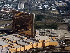 Die Halle in der Mitte des Komplexes