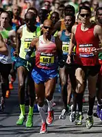 Abdi Abdirahman (gelbes Trikot, hier beim Boston-Marathon 2014) erreichte Platz&nbsp;sieben