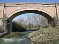 Der Bozzone an der Eisenbahnbrücke von Taverne d’Arbia