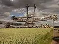 Bagger 260 quert im Juni 2004 die BAB&nbsp;61 zwischen Bedburg und Bergheim