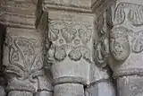 Kapitelle der rechten Seite