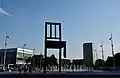 Ansicht des Platzes mit Springbrunnen von der Nordostseite her gesehen.