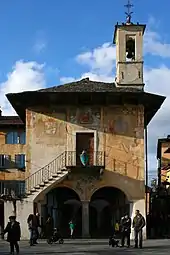 Der Palazzo della Comunità an der Piazza Motta, genannt Broletto