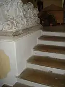 Treppe mit Steingeländer
