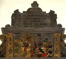 Rechts das Wappen der Familie von Goldacker am Grab von Eberhard von Buchenau und seiner Frau aus dem 16. Jahrhundert