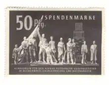 Figurengruppe des Buchenwald-Denkmals auf einer Spendenmarke