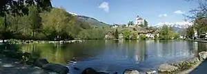 Der Blick zum Schloss und Städtli Werdenberg