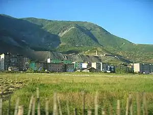 Blick auf den alten Ortsteil und das Bergwerk (2005)