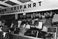 Stand vom Fruchthaus Hermann Seifart 1951 auf der ersten Bundesgartenschau (Scan des Bundesarchivs)